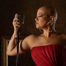 MAM&Aacute; TRINDADE