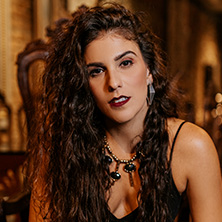 BETTA CANTA ALANIS MORISSETTE