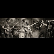 RAIZ CLUB APRESENTA TOM COLLINS & THE FOUNTAIN DOGS