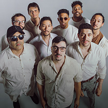 BANDA QUIMBAR&Aacute; TOCA BAD BUNNY