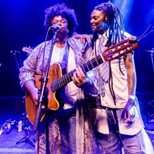 BIA FERREIRA E ELLEN OL&Eacute;RIA