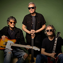 UMA OUTRA BANDA - VINICIUS CANTU&Aacute;RIA, ARNALDO BRAND&Atilde;O E DADI