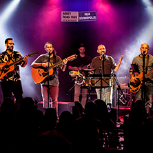 PARA LENNON & MCCARTNEY - OS BEATLES E O CLUBE DA ESQUINA