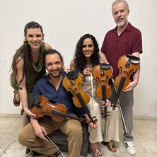 COLETIVO DE VIOLINO POPULAR COM CAROL PANESI, VANILLE GOOVAERTS, NICOLAS KRASSIK E RICARDO HERZ