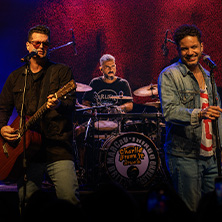 TREN E THIAGO MENDON&Ccedil;A - TRIBUTO LEGI&Atilde;O URBANA - 30 ANOS SEM RENATO RUSSO