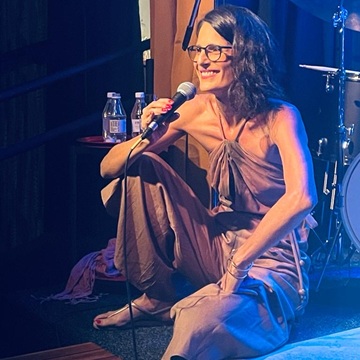 RAIZ CLUB APRESENTA: MARCELA CORANO