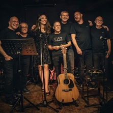 RAIZ CLUB APRESENTA MONA SAMARA E BANDA